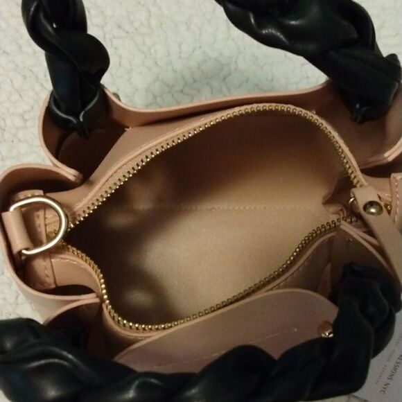 E/N Expressions Inc Vegan Leather Crossbody Handbag Purse Blush - Picture 3 of 4